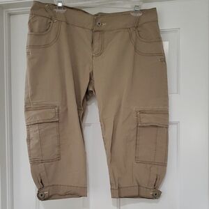 DKNY Khaki Capris  SZ 11(Womens 6/8)